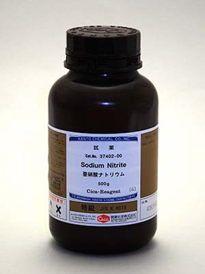 Hoá chất Sodium nitrite Guaranteed reagent for JIS, 500g/lọ, Hãng Kanto, Nhật