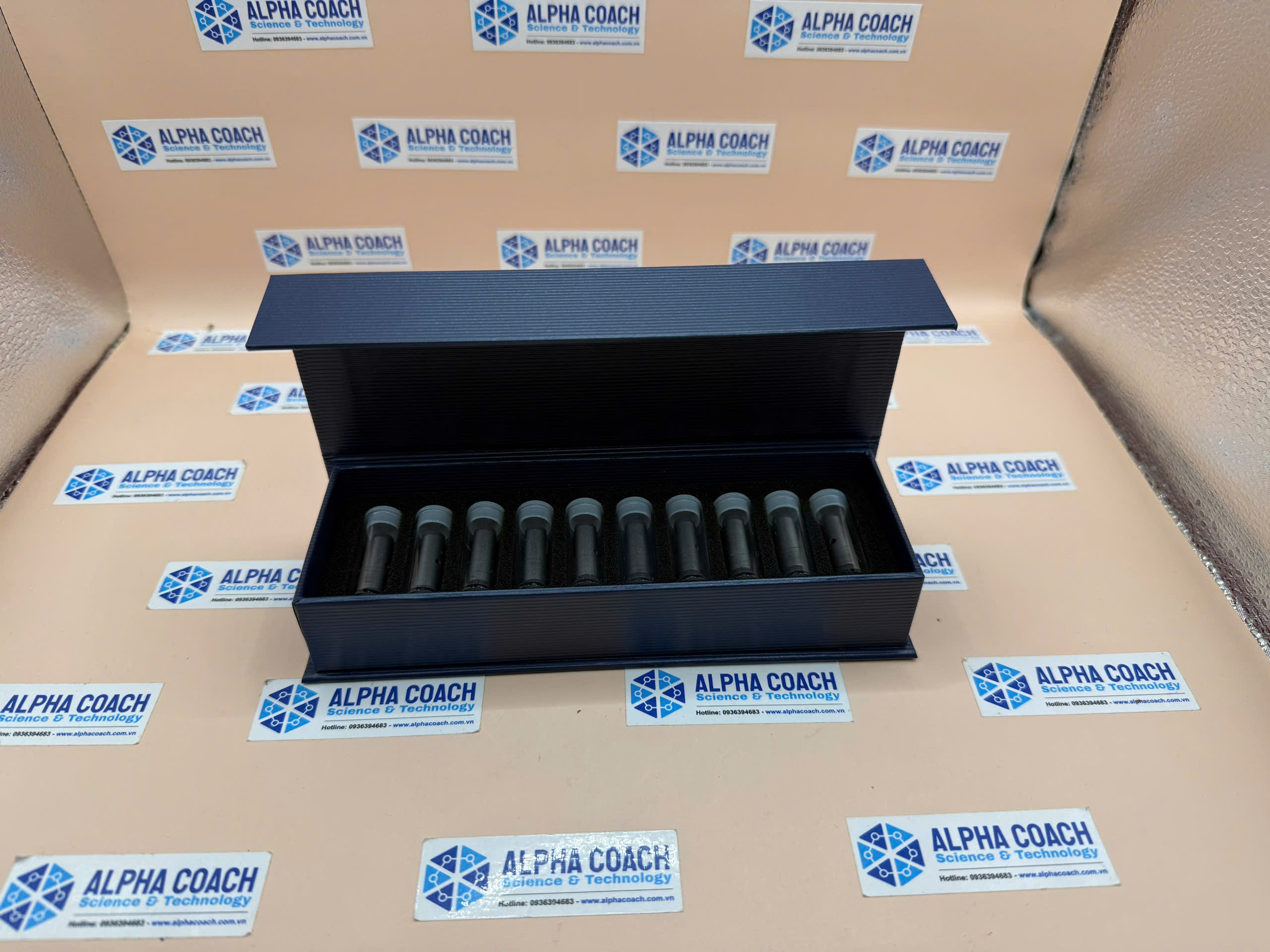 Ống Furnace AAS Tubes (Partitioned tubes, pyrolytically coated) 10c/Hộp cho máy quang phổ hấp thụ nguyên tử AAS hãng Agilent/ Varian, TQ