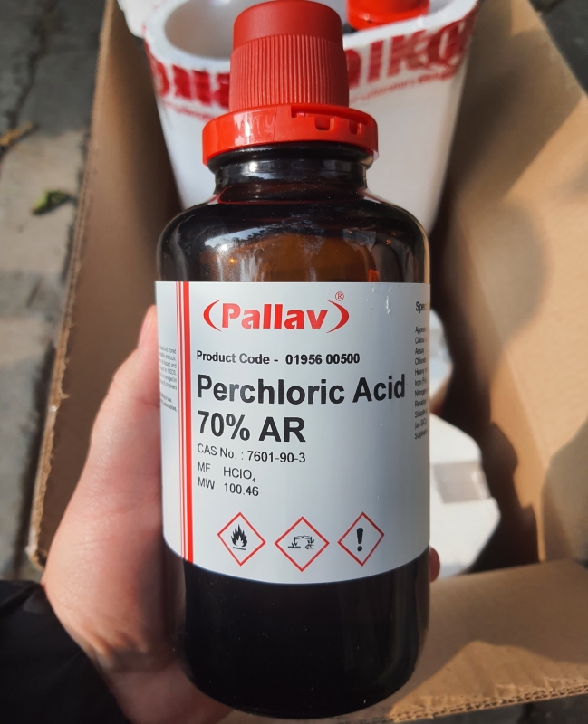 Hóa chất PERCHLORIC ACID 70% AR, hãng Pallav - Ấn Độ