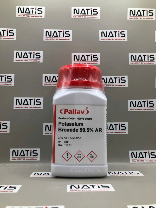Hóa chất Potassium Bromide 99.5% AR, lọ 500g, hãng Pallav, Ấn Độ