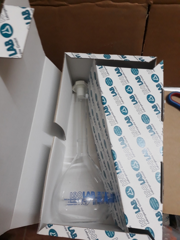 Bình định mức trắng 500mL, Isolab - Đức